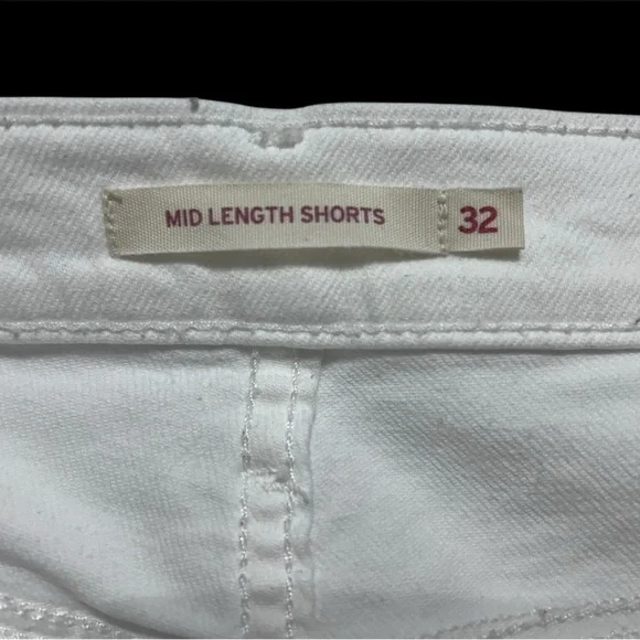Levi's White Jean Shorts with Stretch Denim and Minimal Styling - Picture 3 of 5